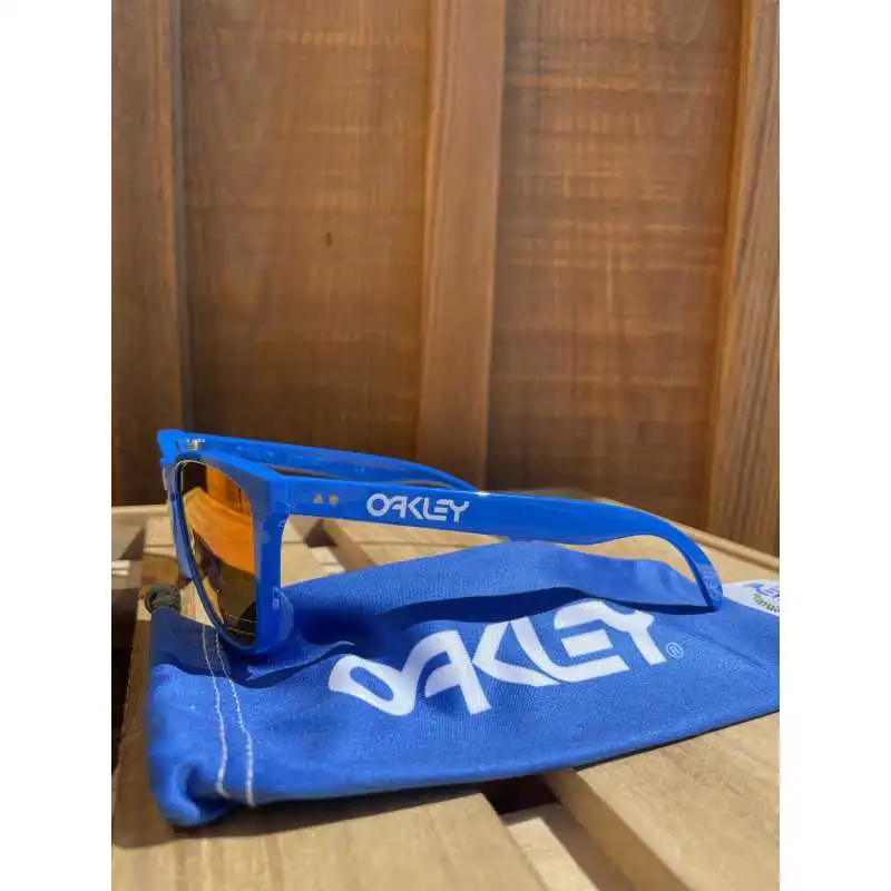 Oakley Frogskins 35th Anniversary Primary Blue Lentilles Prizm Ruby – Image 6